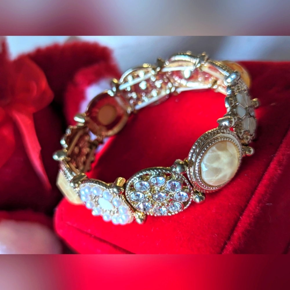 Gold Tone Rhinestones Beads Enameled Flowers Stretch Bracelet